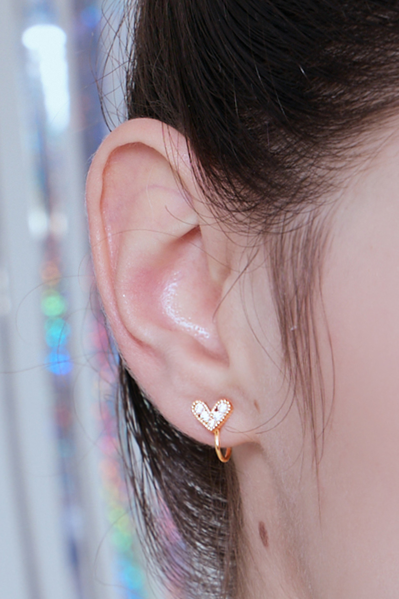 清心甜美愛心鋯石。夾式耳環