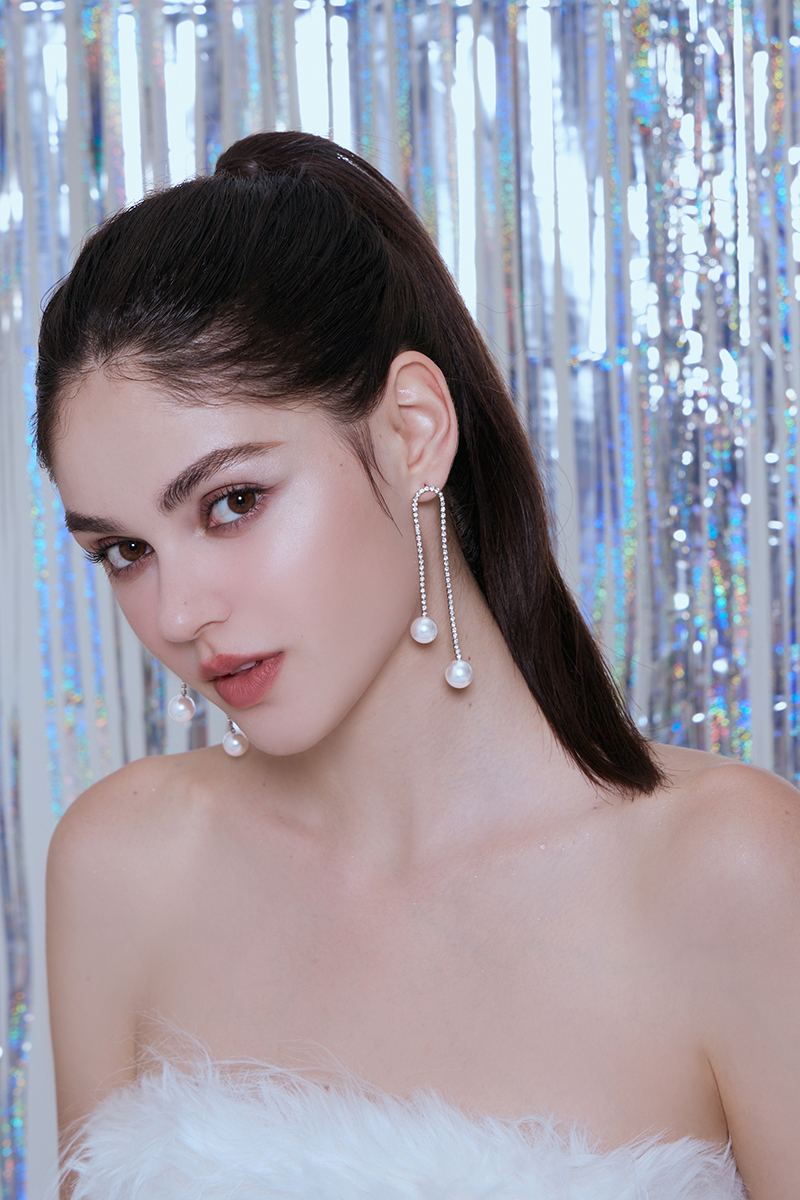 線形閃耀珍珠。銀針耳環