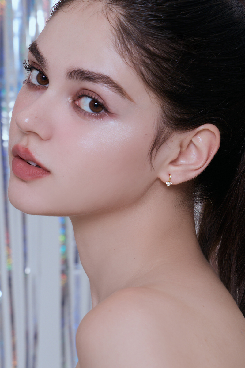 迷你愛心鋯石。銀針耳環