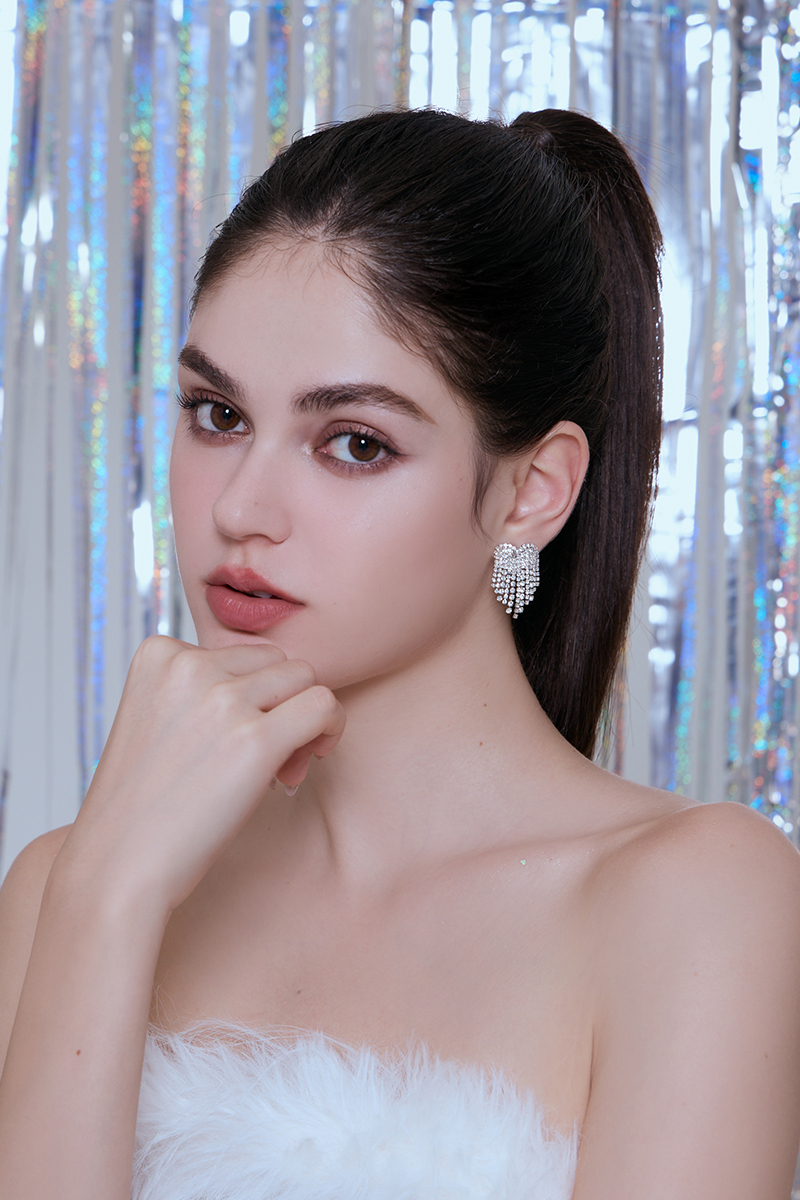 愛心滿鑽流蘇。銀針耳環