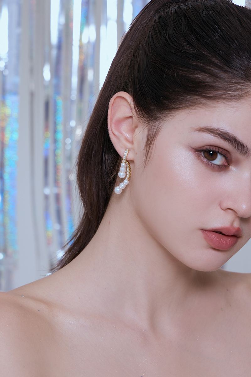 法式珍珠鋯石。針式耳環