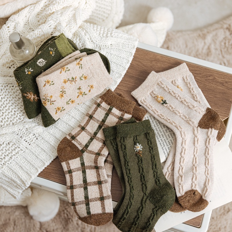 [3 FOR RM10] Retro Green Floral Mid-Calf Socks