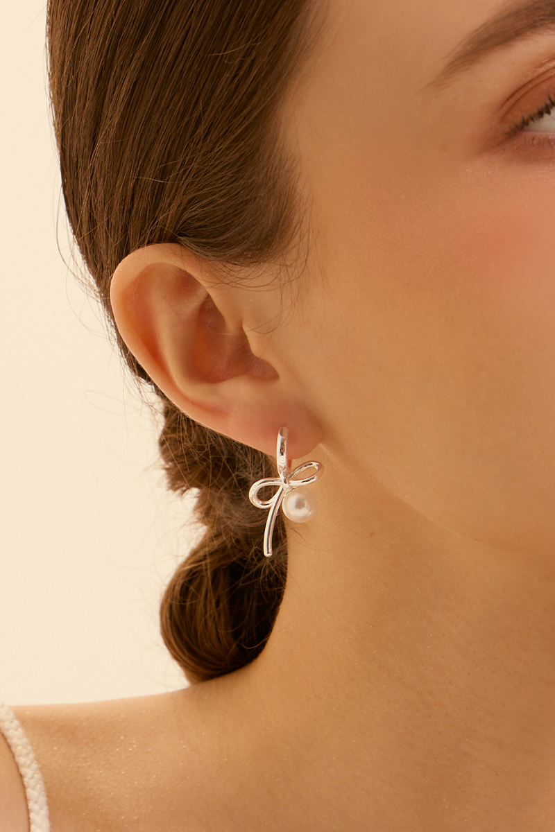 芭蕾蝴蝶結珍珠。針式耳環(銀)
