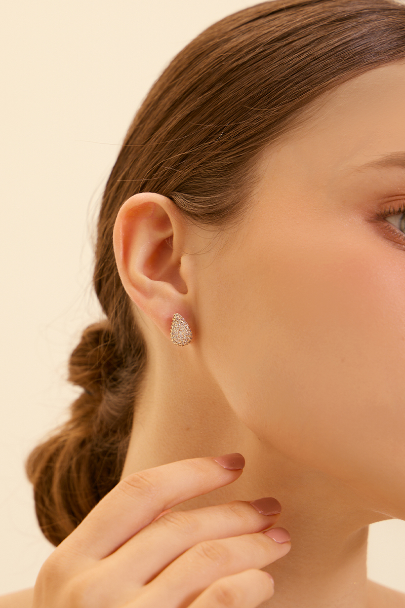 水滴鑲鑽。銀針耳環