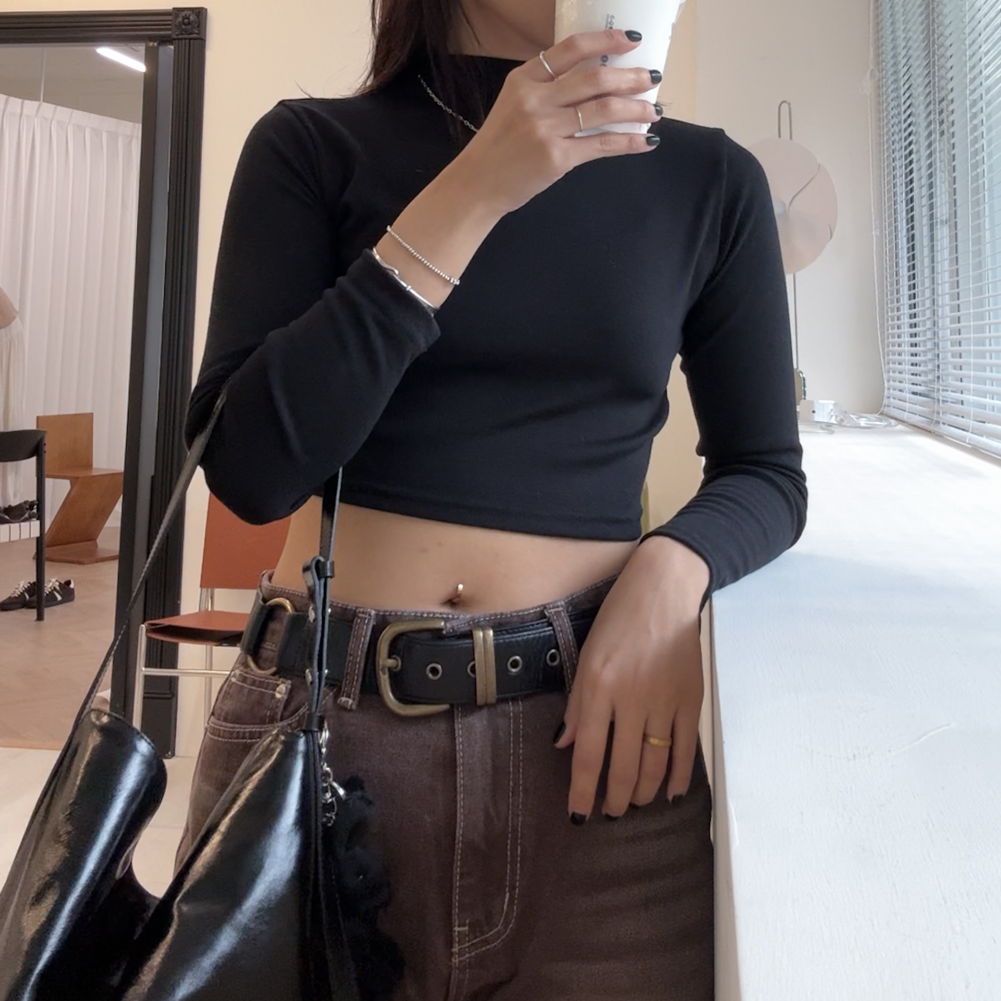 D24 包色推薦-微辣短版立領上衣(黑)