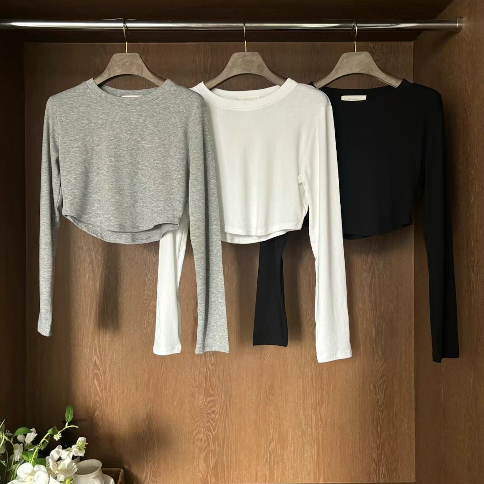 D23 包色推薦-弧形下擺短版上衣(黑)