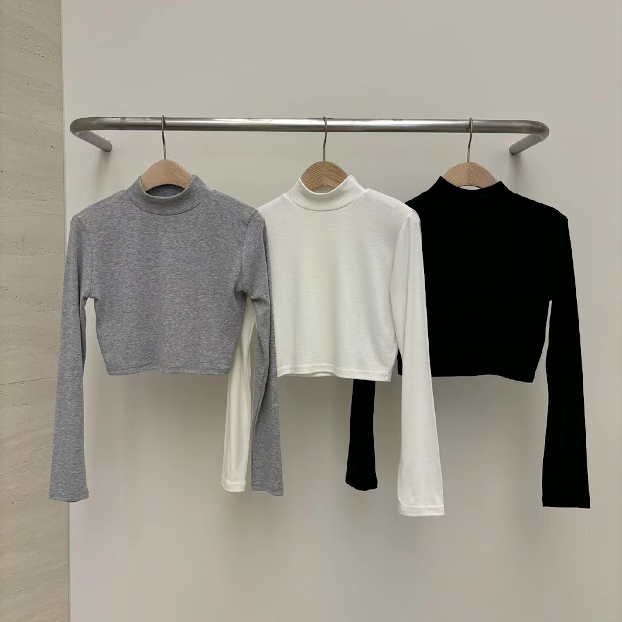 D24 包色推薦-微辣短版立領上衣(黑)