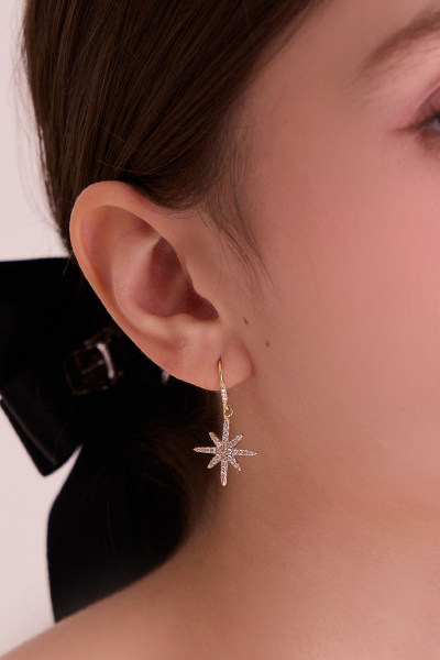 星采鑲鑽 。針式耳環