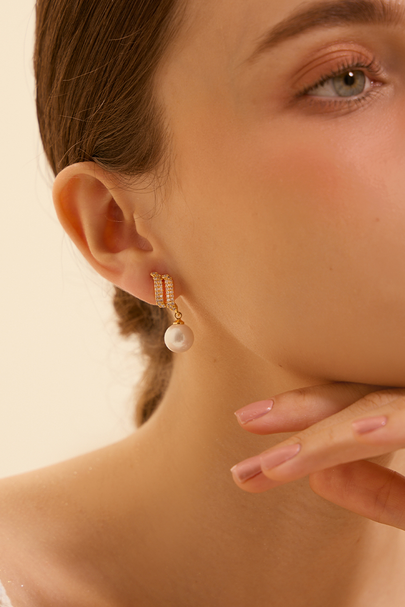 珍珠吊墜。夾式耳環