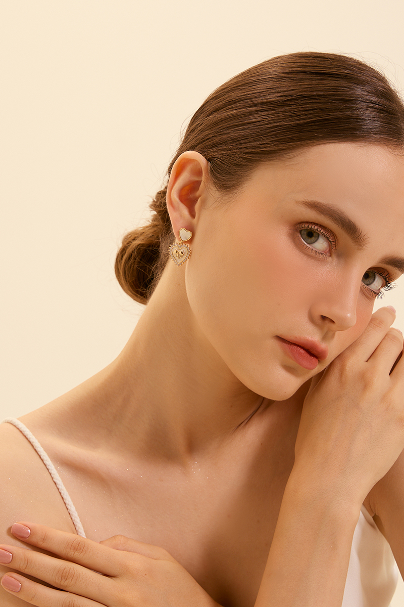 貝殼愛心。夾式耳環