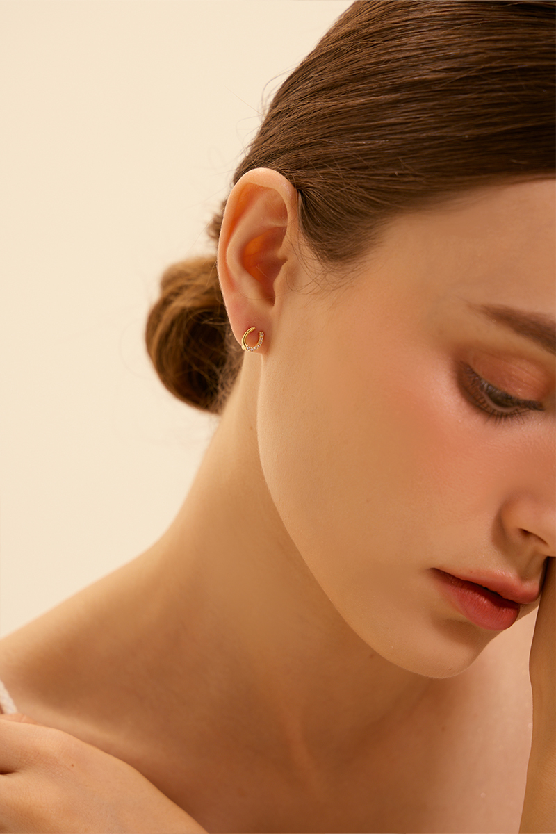 U形鑲鑽。夾式耳環