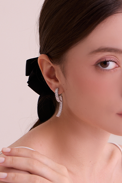 時髦線形鋯石。銀針耳環(銀)