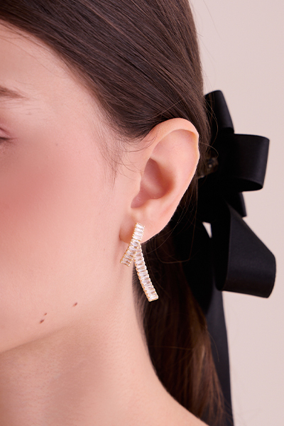 時髦線形鋯石。夾式耳環(金)