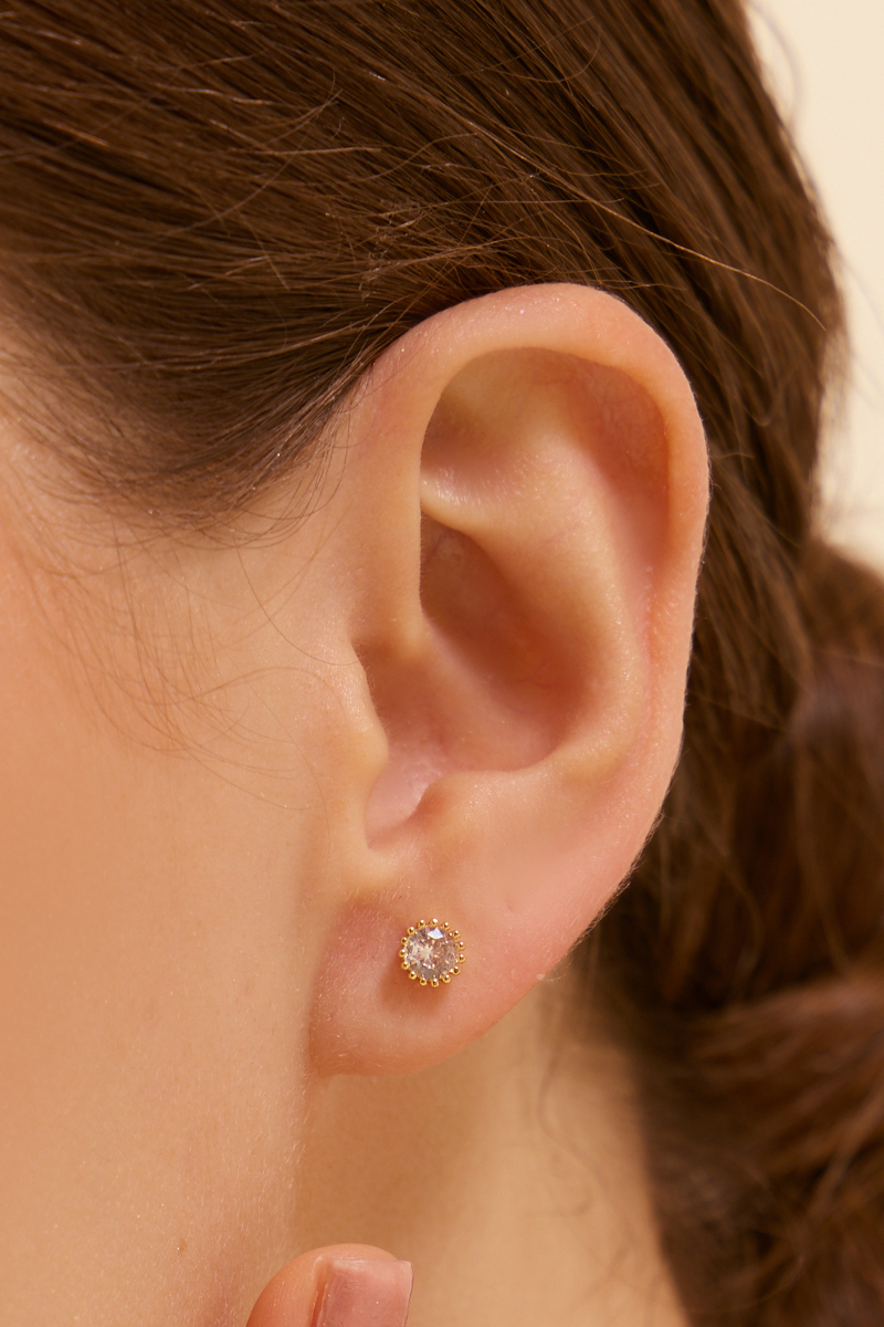 閃耀之心。針式耳環