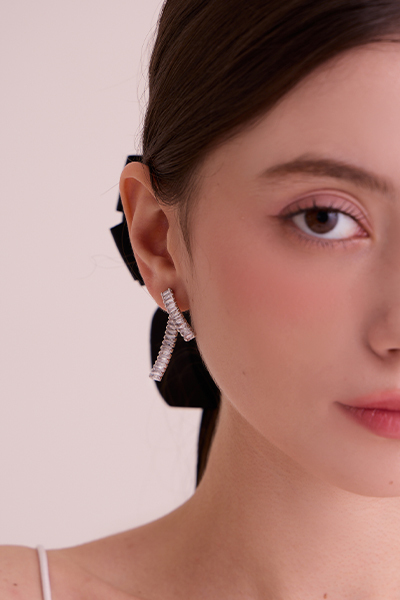 時髦線形鋯石。夾式耳環(銀)