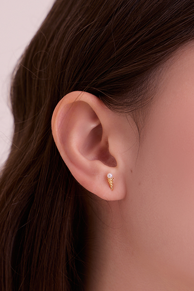 迷你冰淇淋。銀針耳環