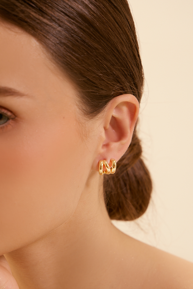 金屬螺旋。針式耳環