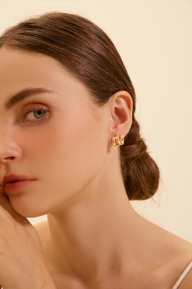 金屬螺旋。針式耳環