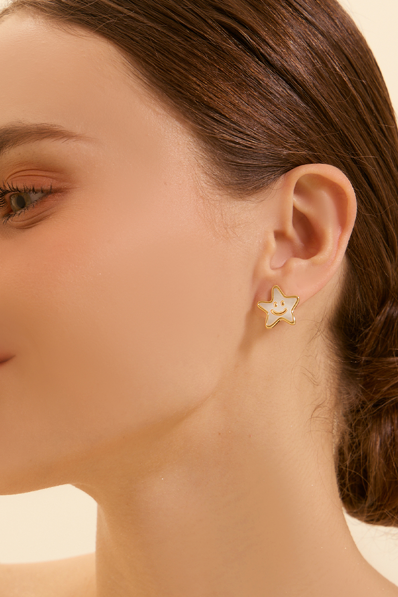 微笑星星。銀針耳環