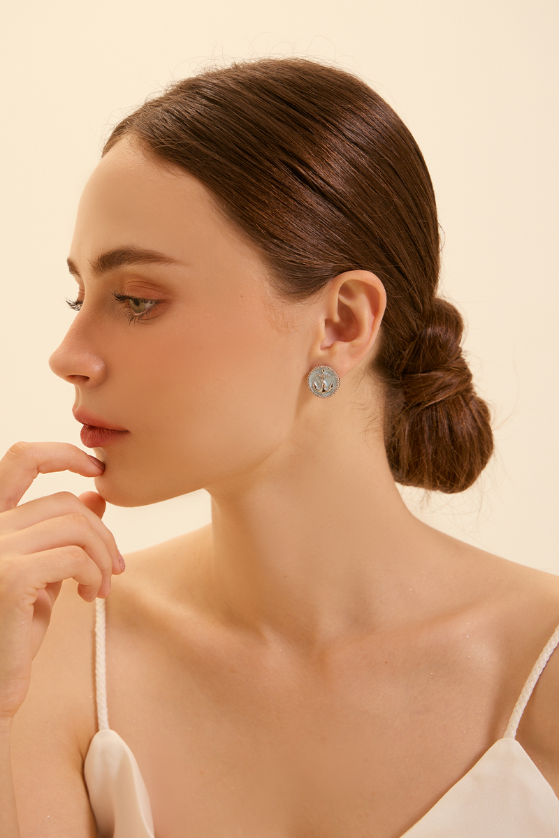 夏日海軍畫釉。銀針耳環