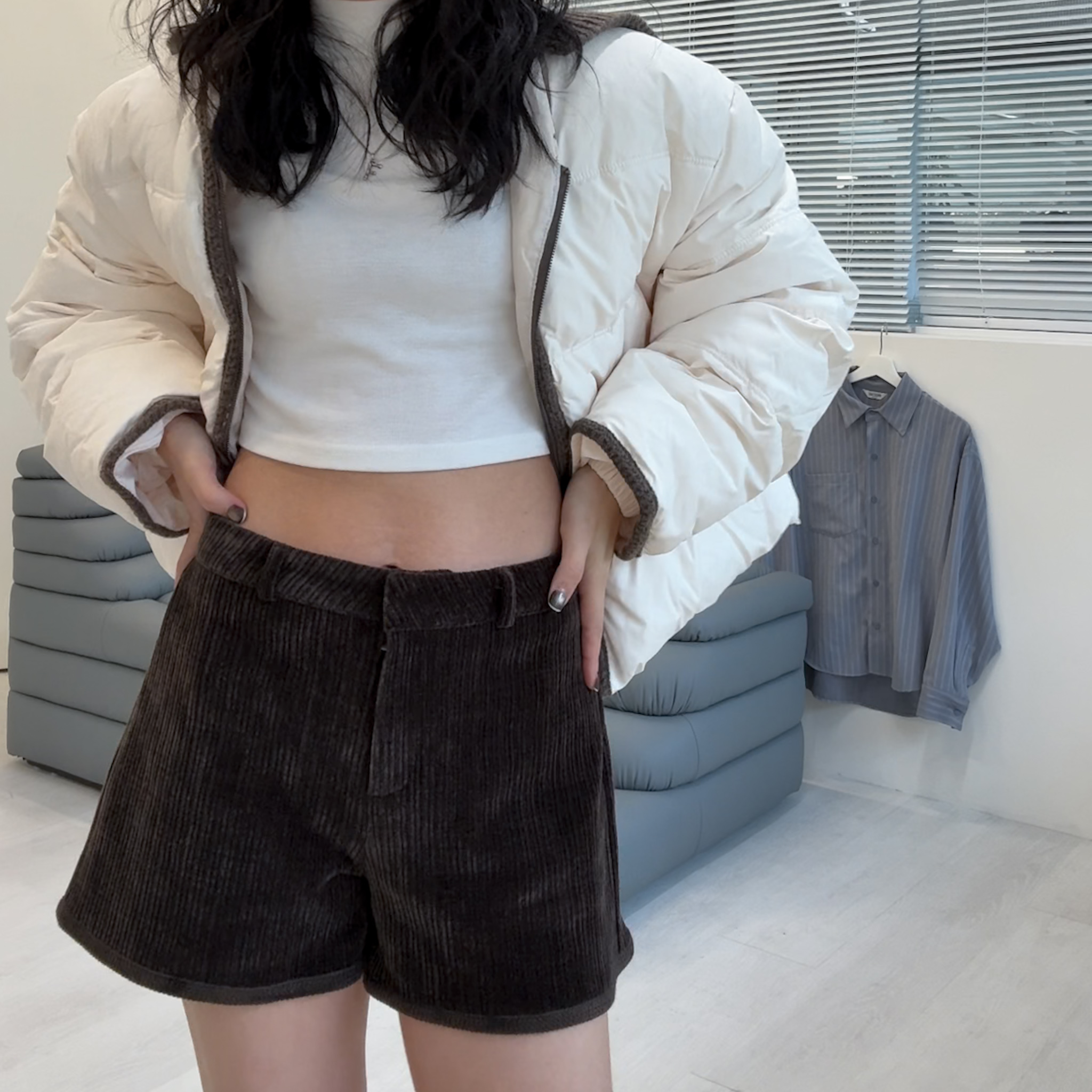 D10想像不到的手感燈芯絨滾邊短褲(咖S)