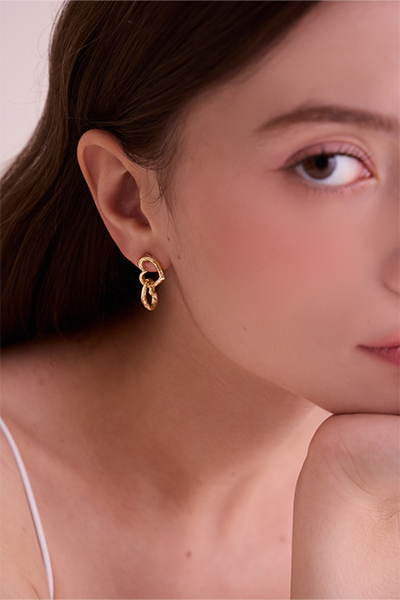 愛心雙環。銀針耳環