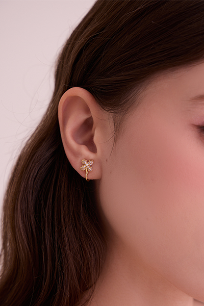 輕奢鑽面四葉草。夾式耳環