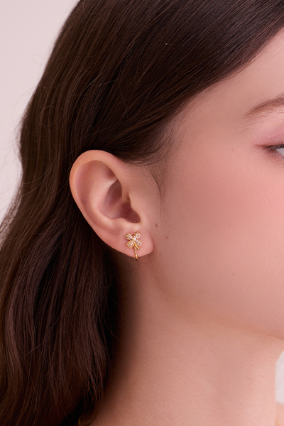 輕奢鑽面四葉草。夾式耳環