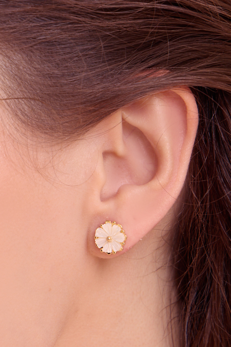 輕奢貝母山茶花。銀針耳環