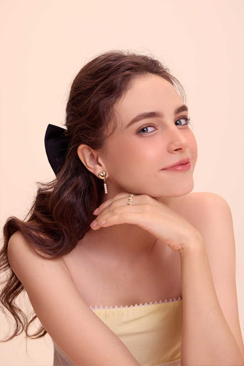 甜美愛心珍珠。針式耳環