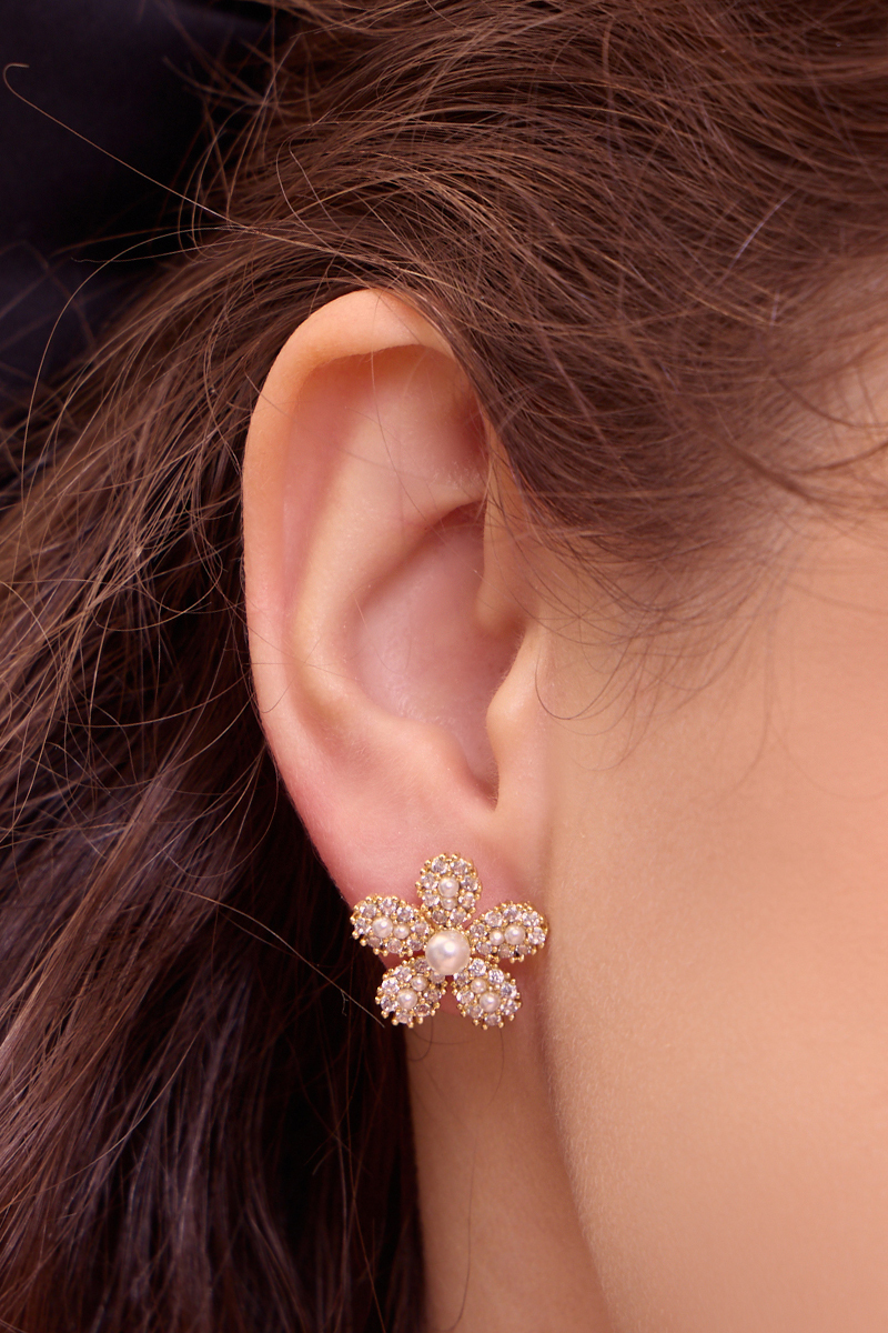 雪花珍珠。銀針耳環