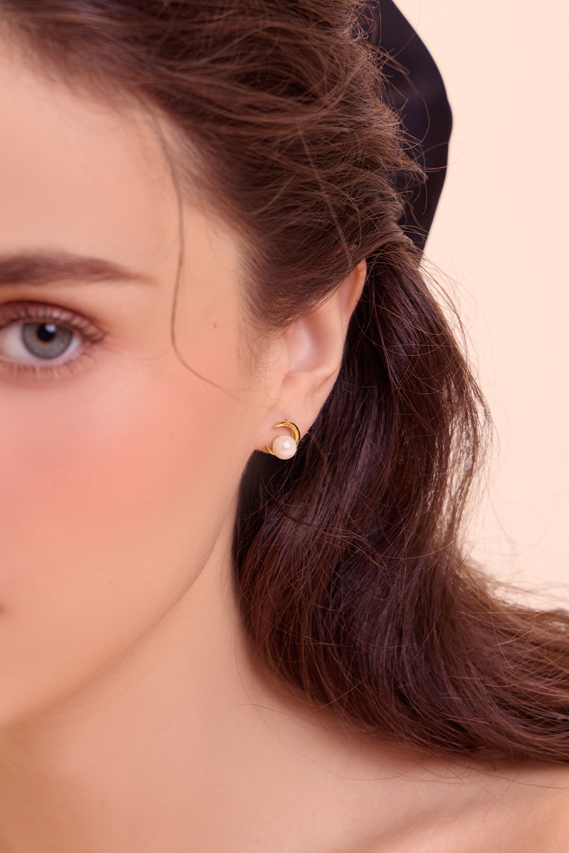 月亮珍珠鋯石 。針式耳環