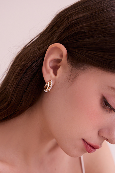 質感交叉珍珠。銀針耳環