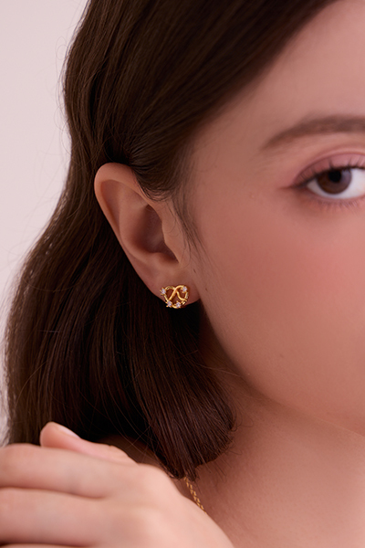 鑽心蝴蝶餅。夾式耳環