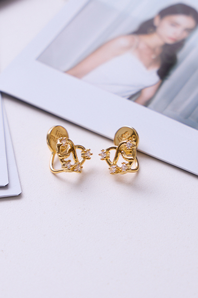 鑽心蝴蝶餅。夾式耳環