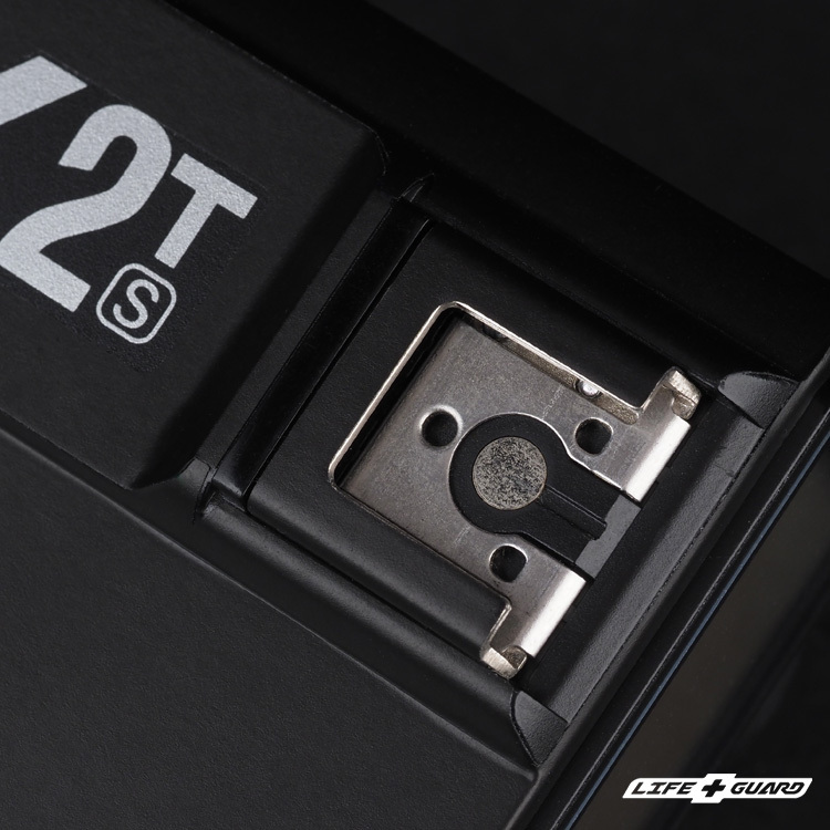 LIFE+GUARD 貼膜安裝示意，適用 Godox X2T