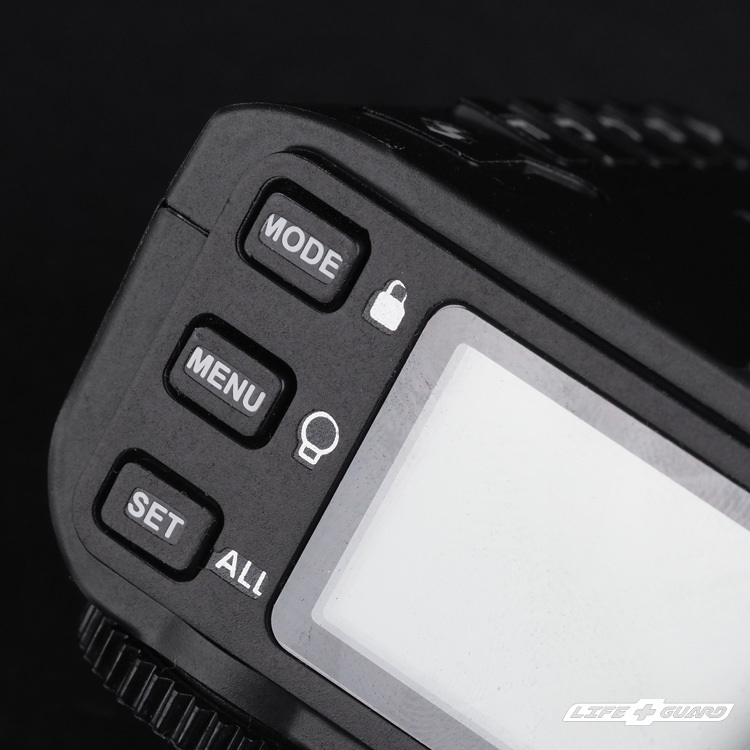 LIFE+GUARD 貼膜安裝示意，適用 Godox X2T