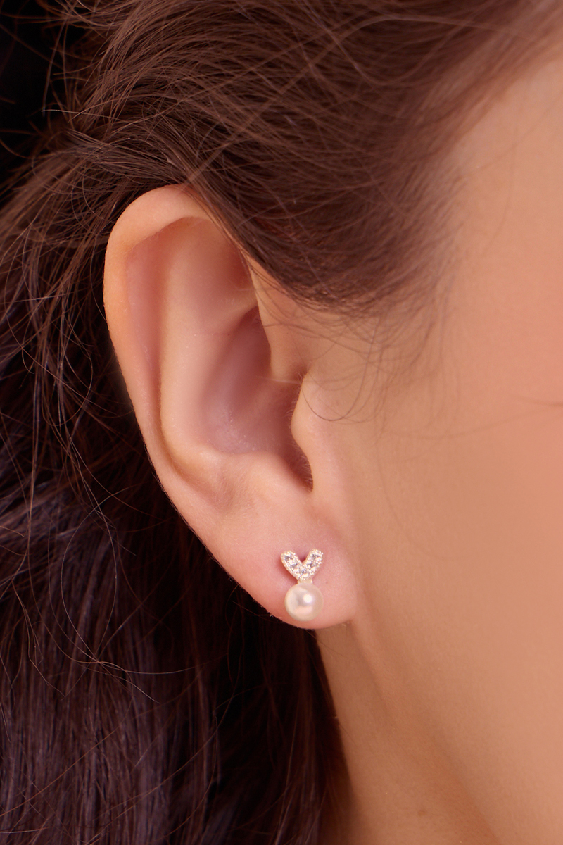 愛心滿鑽珍珠。銀針耳環