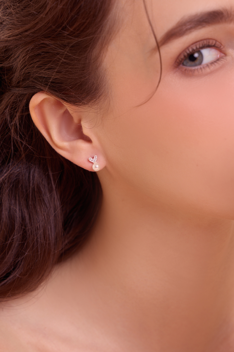 愛心滿鑽珍珠。銀針耳環