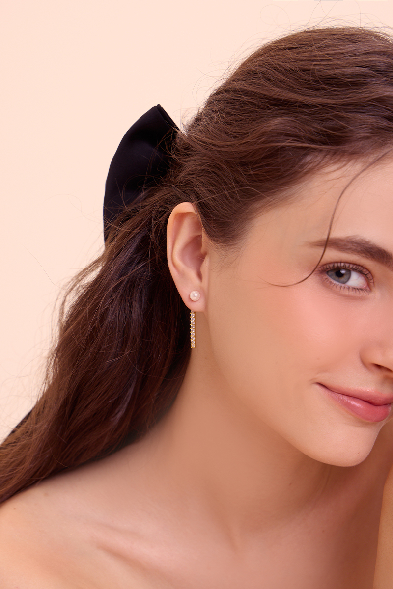 線形垂墜珍珠鋯石。針式耳環(金)