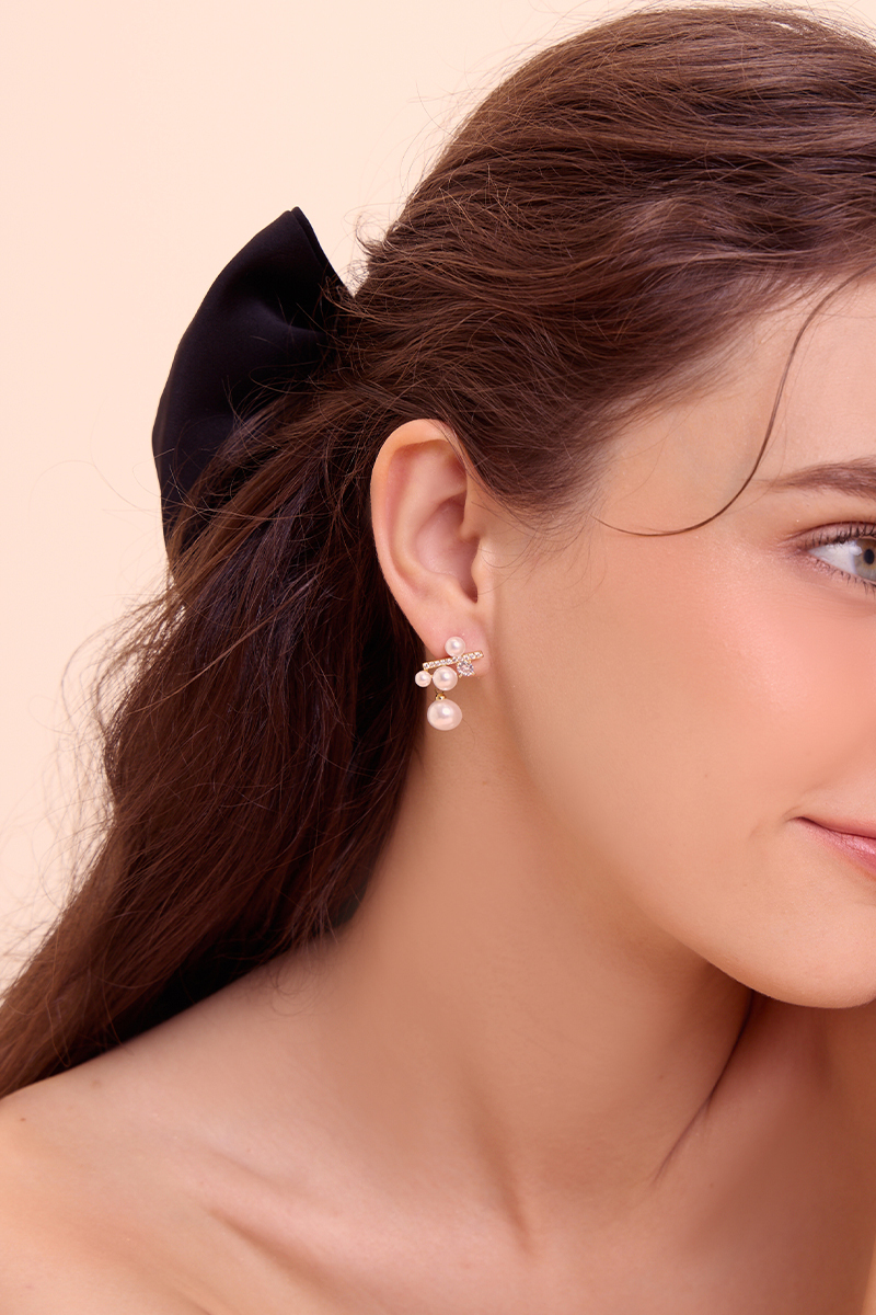 閃閃鋯石珍珠拼接。針式耳環