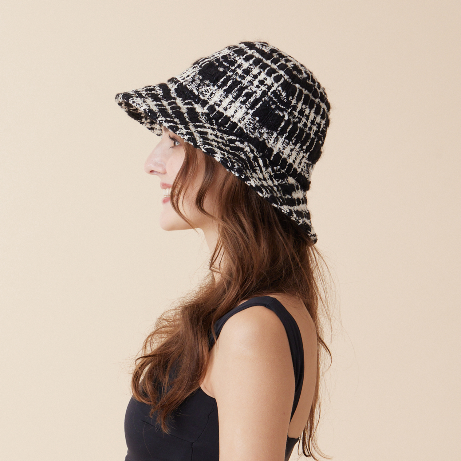 ABBY Round Hat - Black & White