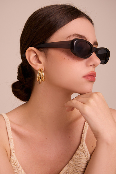 多層環圈。針式耳環