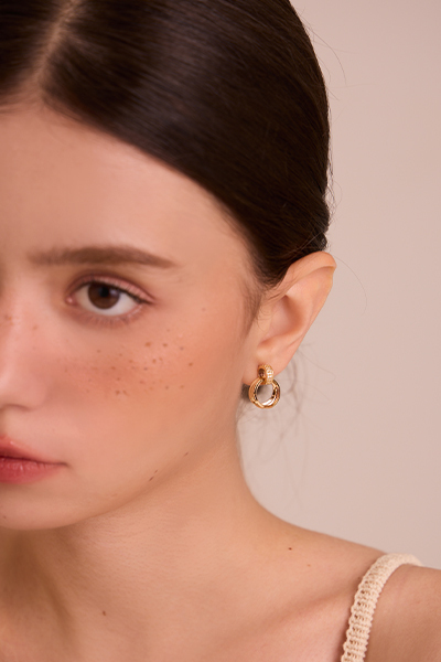 輕奢環扣。銀針耳環