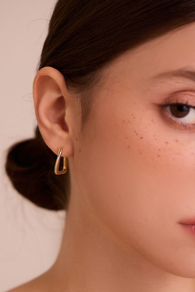 簡約U形。針式耳環(金)