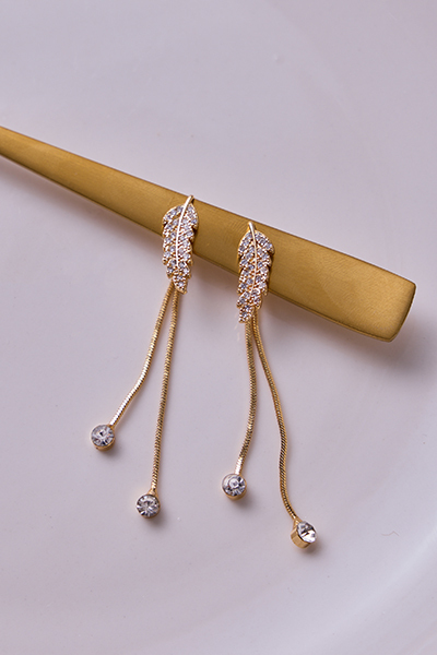 優雅鋯石流蘇。夾式耳環