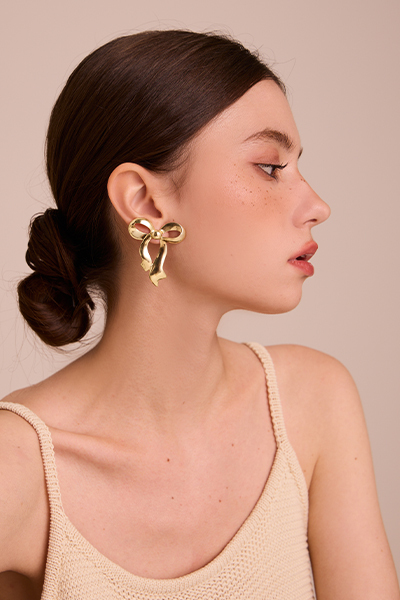 金蝶優雅。針式耳環