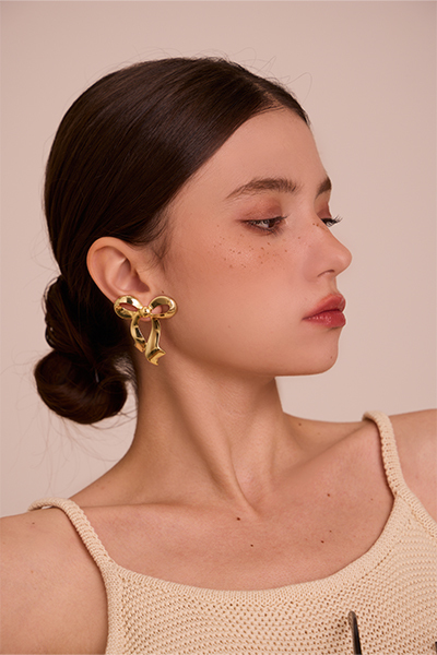 金蝶優雅。針式耳環