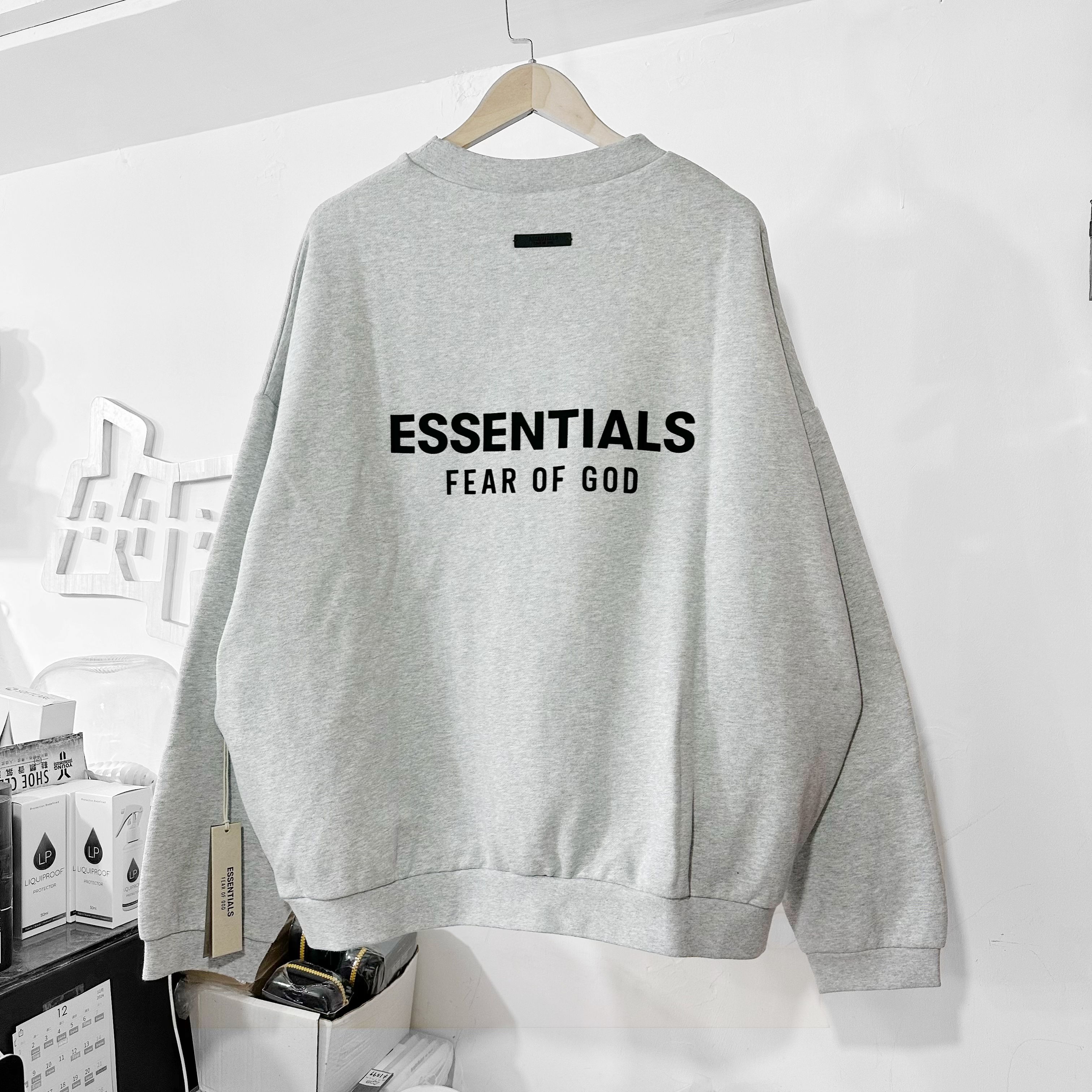 Fear of God Essentials FW24 FLEECE CREWNECK (Light Heather Gray)