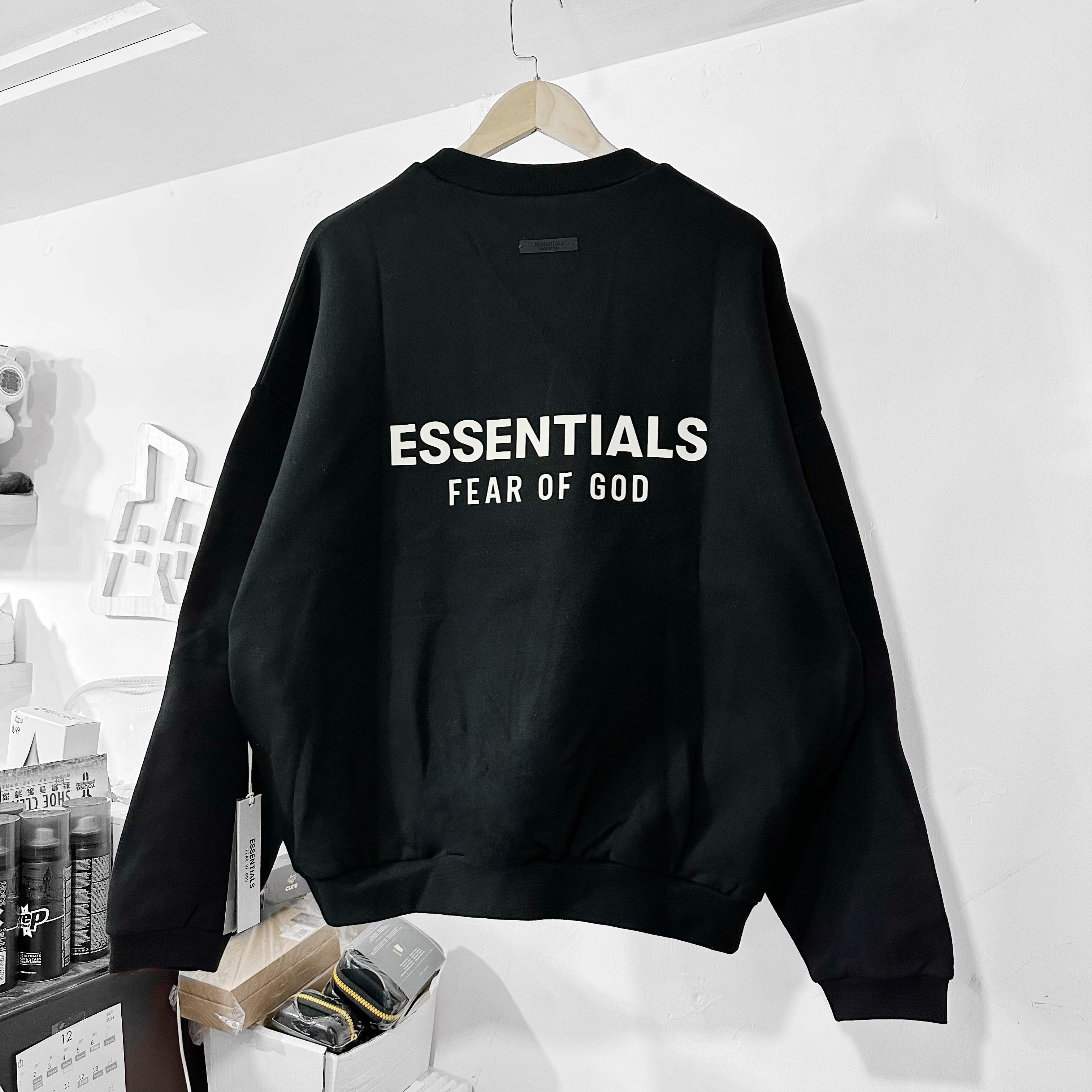 Fear of God Essentials FW24 FLEECE CREWNECK (Black)